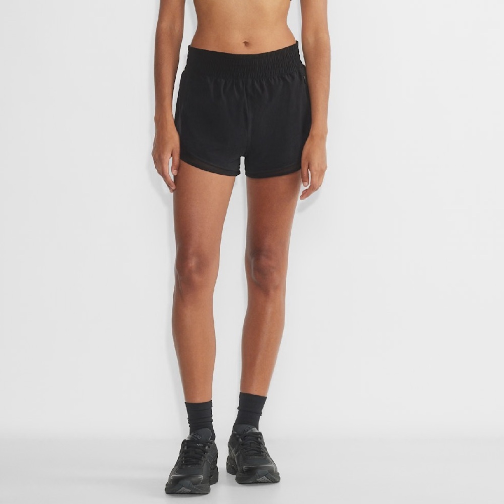 Aritzia TNA MoveTech Legacy High-Rise 2.5” Shorts in Black‎ Size 4